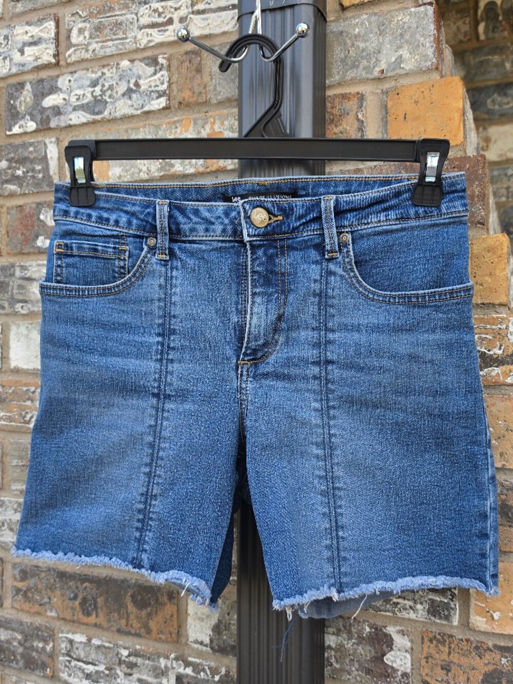 Lee Riders Shape Illusion Slim Fit Denim Shorts Size 8 Blue Raw Hem